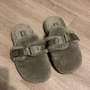 UGG Men’s Gray Fuzzy Slippers
